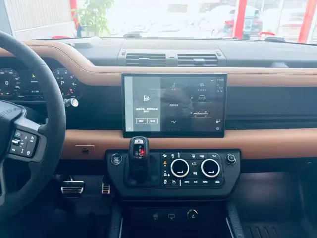 Land Rover Defender — Фото автомобиля 15