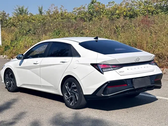 Hyundai Elantra — Фото автомобиля 6