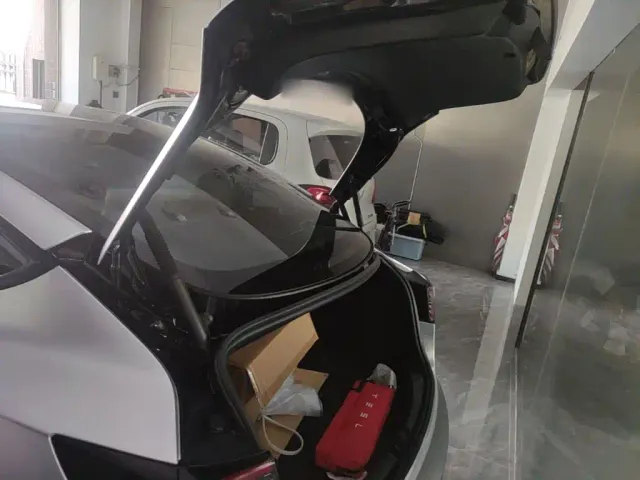 Tesla Model 3 — Фото автомобиля 18