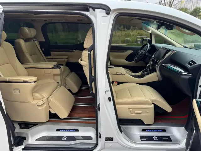 Toyota Vellfire — Фото автомобиля 12