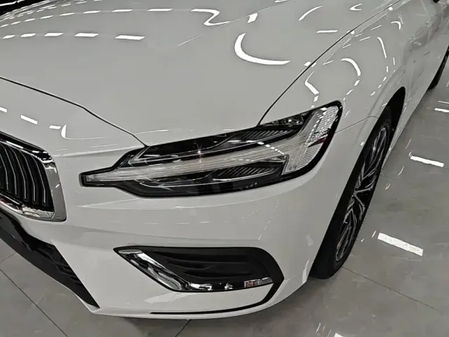 Volvo S60 — Фото автомобиля 23
