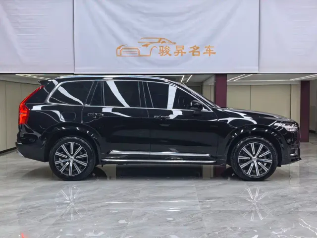 Volvo XC90 — Фото автомобиля 8