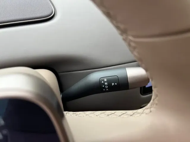 Li Auto i8 — Фото автомобиля 9