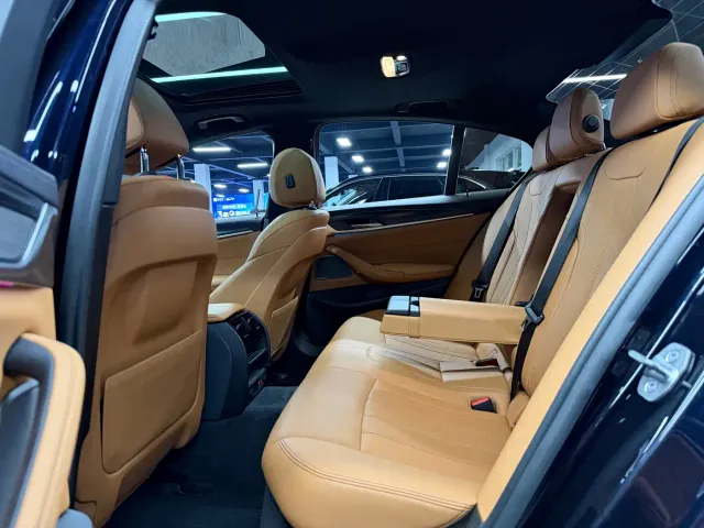 BMW 5 Series — Фото автомобиля 5