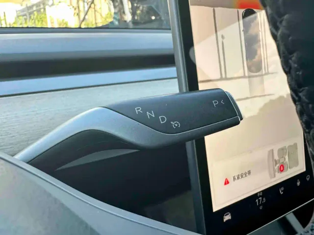 Tesla Model Y — Фото автомобиля 15