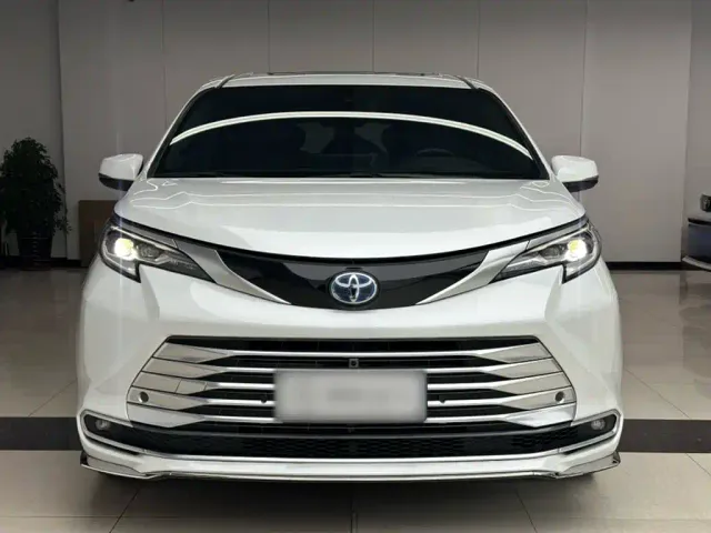 Toyota Sienna — Фото автомобиля 15