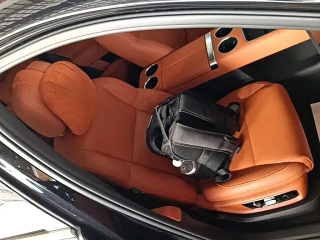 Li Auto L8 — Фото автомобиля 24