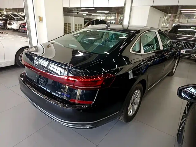 Volkswagen Passat — Фото автомобиля 6