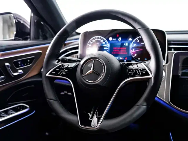 Mercedes-Benz E-Class — Фото автомобиля 15