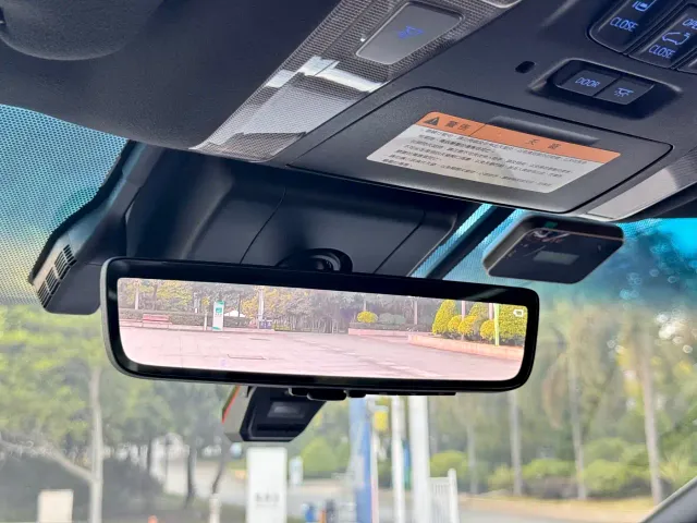 Toyota Alphard — Фото автомобиля 16