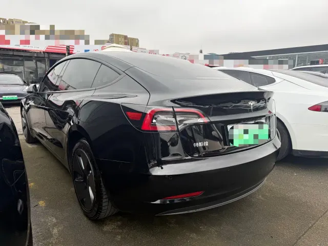 Tesla Model 3 — Фото автомобиля 10