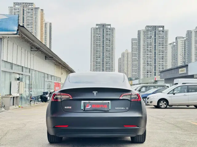 Tesla Model 3 — Фото автомобиля 6