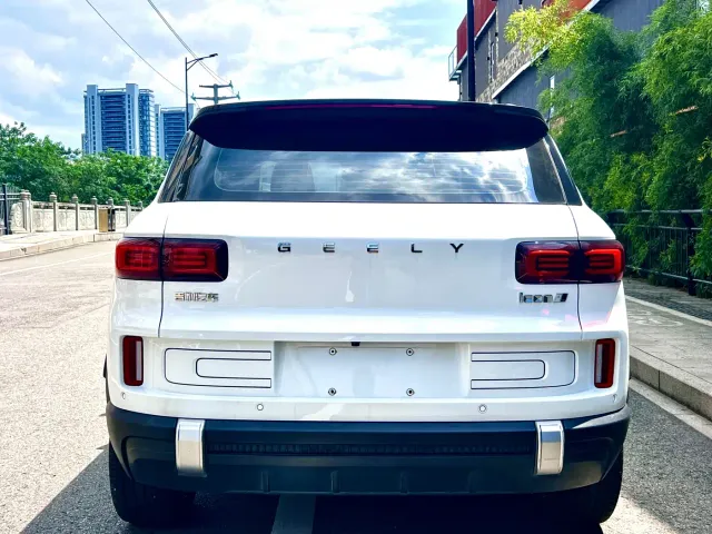 Geely ICON — Фото автомобиля 7