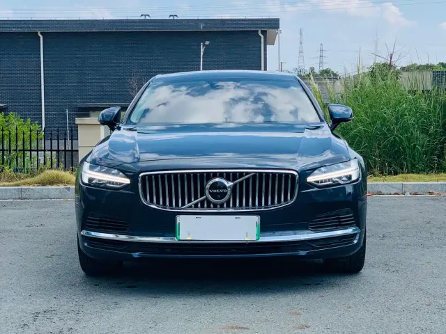 Volvo S90 — Фото автомобиля 2