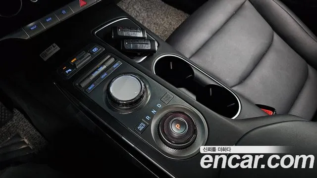 Genesis GV70 — Фото автомобиля 12