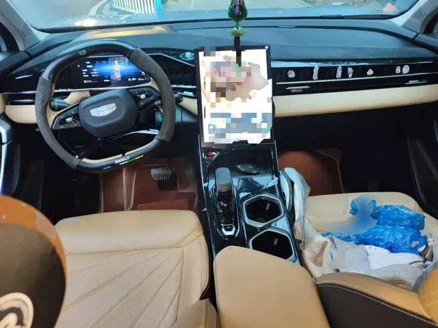 Geely Boyue L — Фото автомобиля 10