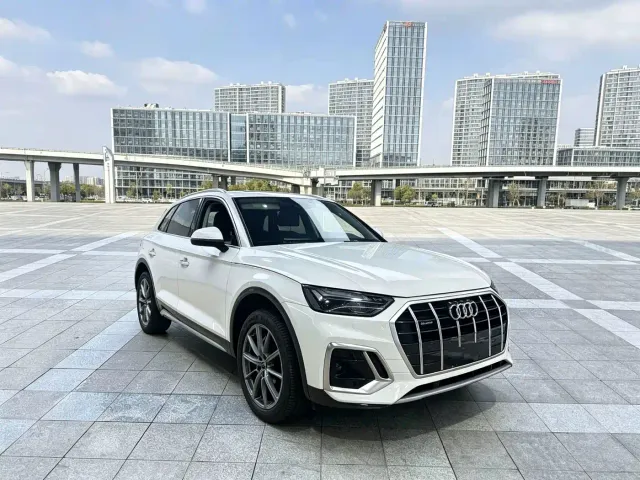 Audi Q5L — Фото автомобиля 2