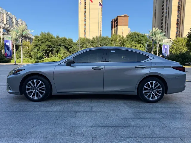 Lexus ES — Фото автомобиля 3