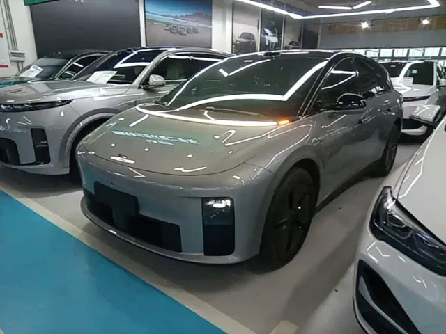 Фотография автомобиля — Li Auto i6