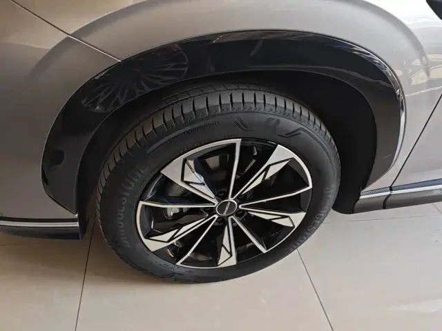 Roewe RX5 — Фото автомобиля 22