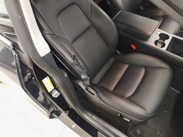 Tesla Model Y — Фото автомобиля 24