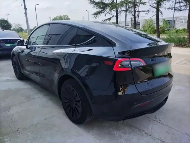 Tesla Model Y — Фото автомобиля 4