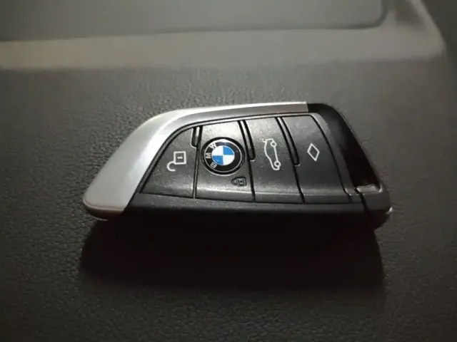 BMW iX3 — Фото автомобиля 8