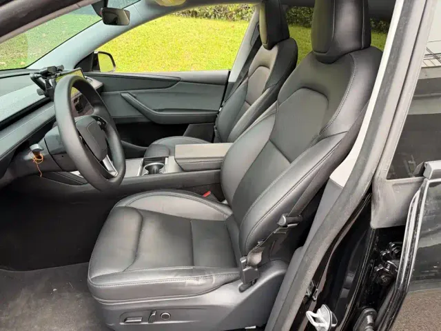 Tesla Model Y — Фото автомобиля 8