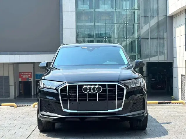 Audi Q7 — Фото автомобиля 2