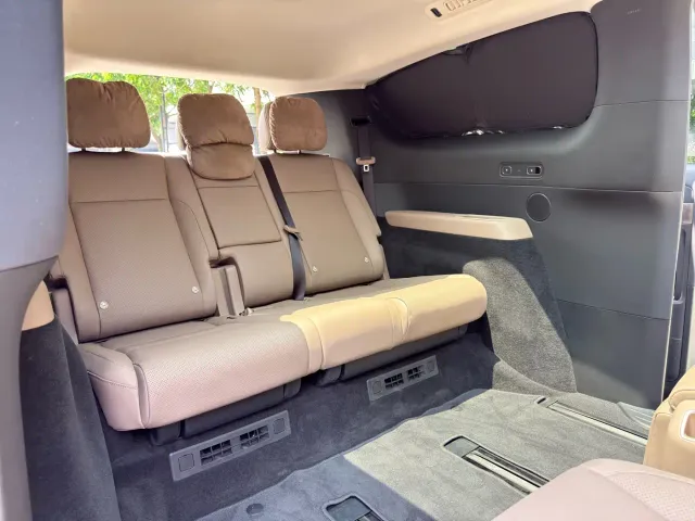 Li Auto MEGA — Фото автомобиля 28