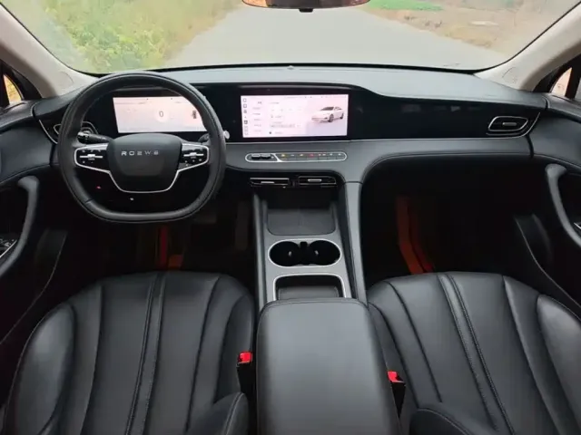 Roewe D7 — Фото автомобиля 9