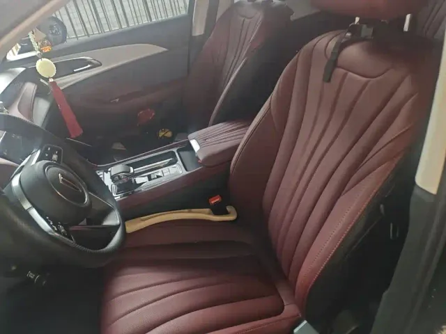 Hongqi H5 — Фото автомобиля 7