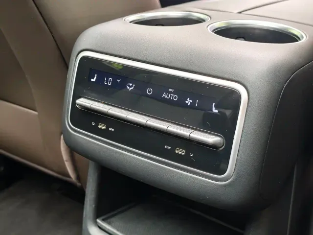Li Auto L8 — Фото автомобиля 11
