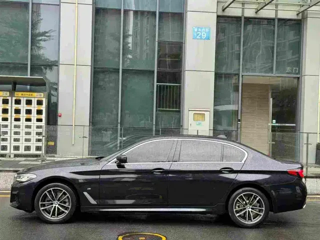 BMW 5 Series — Фото автомобиля 2