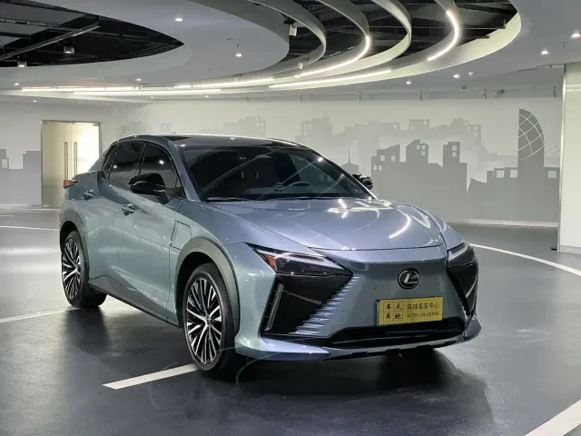 Lexus RZ — Фото автомобиля 3