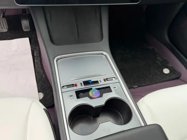 Tesla Model 3 — Фото автомобиля 12