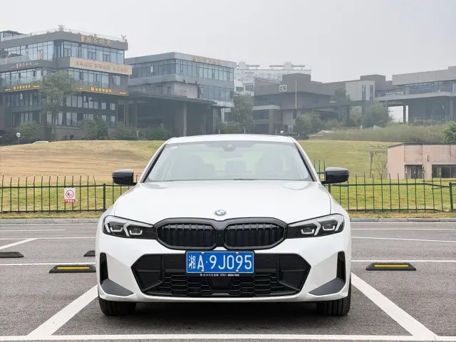 BMW 3 Series — Фото автомобиля 2