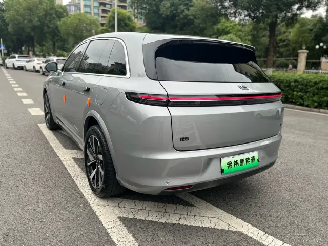 Li Auto L7 — Фото автомобиля 11
