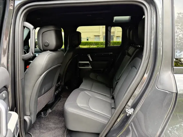 Land Rover Defender — Фото автомобиля 11