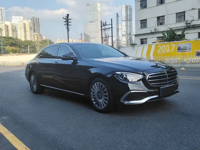 Mercedes-Benz E-Class — Фото автомобиля 3