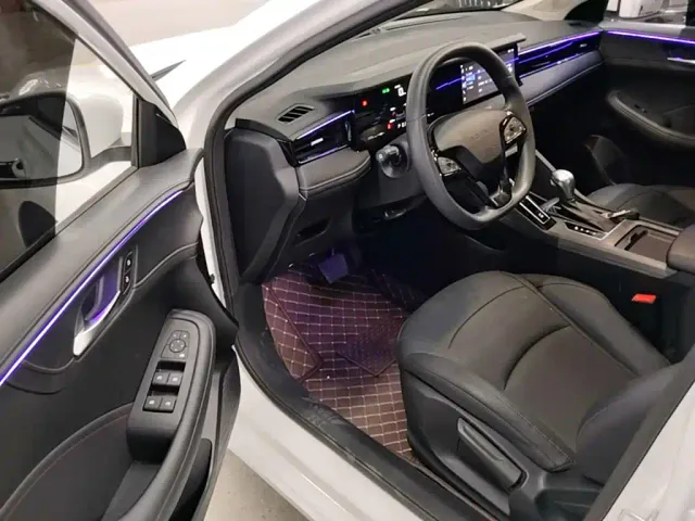 Roewe i5 — Фото автомобиля 15