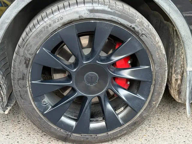 Tesla Model Y — Фото автомобиля 10