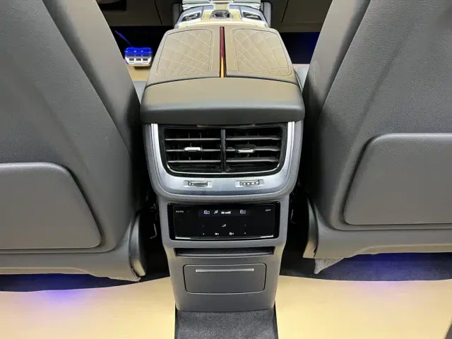 Hongqi E-HS9 — Фото автомобиля 13