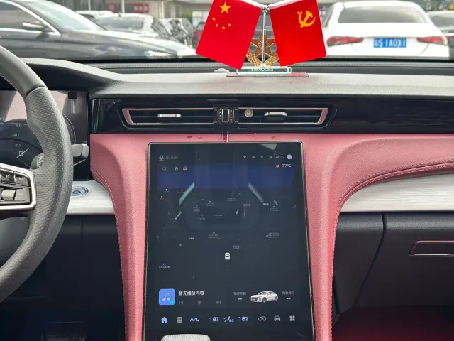 Hongqi H5 — Фото автомобиля 12