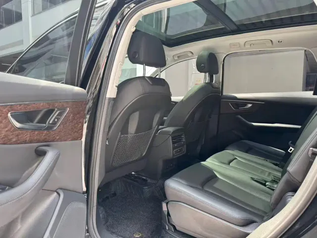 Audi Q7 — Фото автомобиля 12