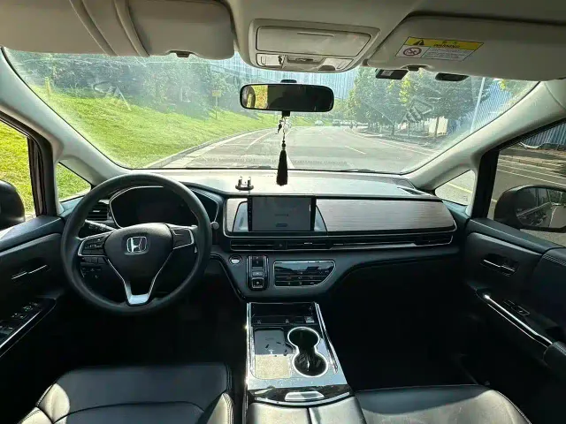 Honda Odyssey — Фото автомобиля 9