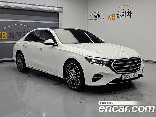 Mercedes-Benz E-Class — Фото автомобиля 4