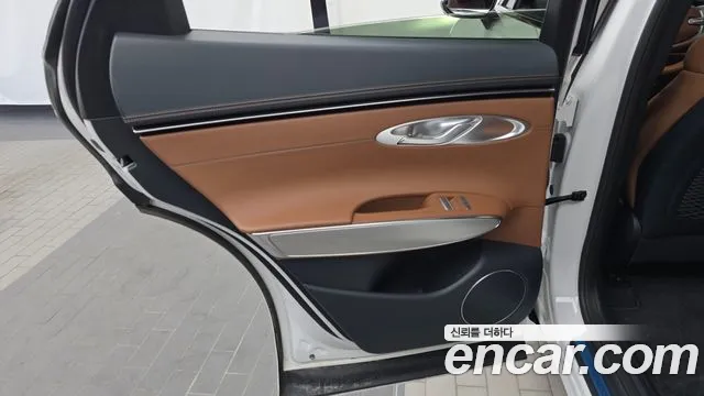 Genesis GV70 — Фото автомобиля 14