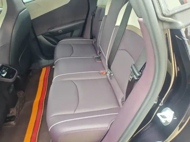 Mazda EZ-60 — Фото автомобиля 16