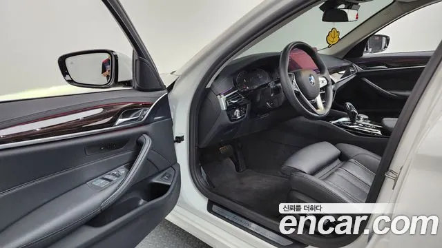 BMW 5 Series G30 — Фото автомобиля 15